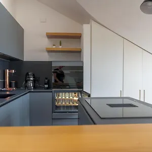 https://larch-comfort-relax-skyline-apartment.italymilanhotels.net